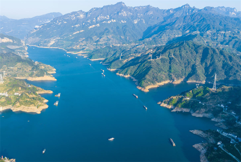 Hubei : la navigation dans les Trois Gorges sur le fleuve Yangtsé à Yichang en forte croissance