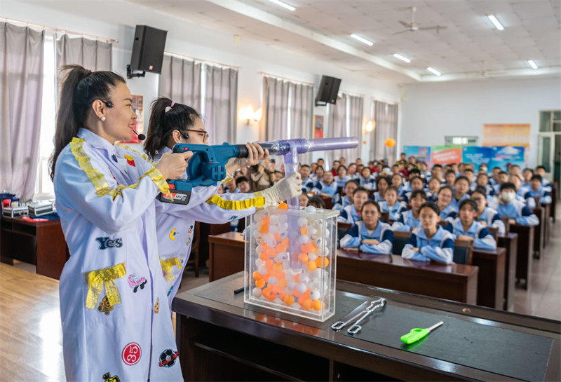 Mongolie intérieure : les élèves de Hohhot découvrent les charmes de la technologie et enflamment leurs rêves scientifiques