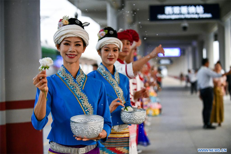 Mise en service d'une nouvelle paire de trains pour le service international de passagers du chemin de fer Chine-Laos