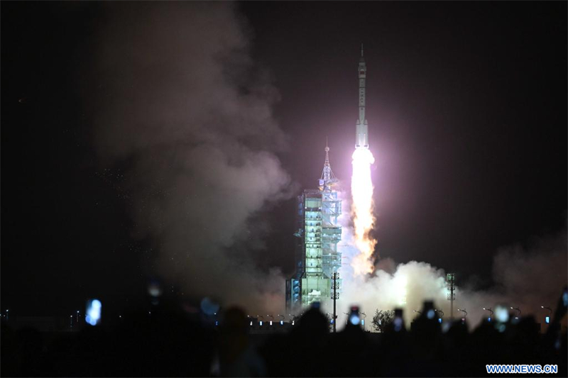 La Chine lance le vaisseau spatial habité Shenzhou-18