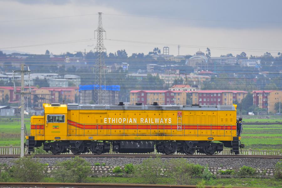 Une locomotive du chemin de fer Ethiopie-Djibouti est vue près d'Addis-Abeba, en Ethiopie, le 25 ao?t 2022. (Xinhua/Michael Tewelde)