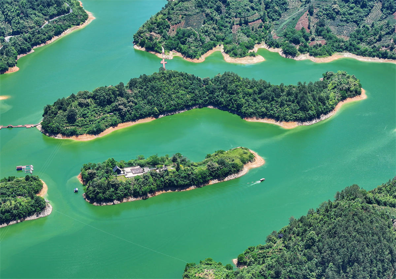 Anhui : les eaux vertes et les montagnes bleues de Huangshan