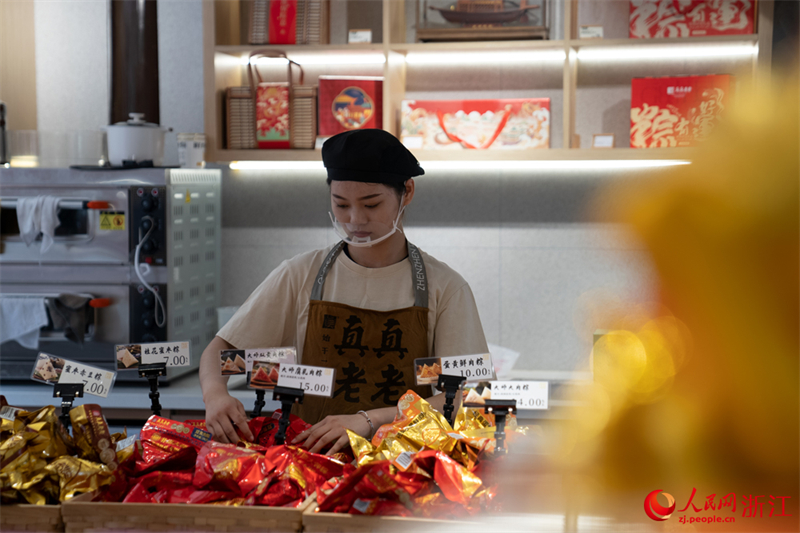 Zhejiang : en promenade dans le vieux quartier Yuehe de Jiaxing à l'approche de la fête des Bateaux-Dragons du Jiangnan