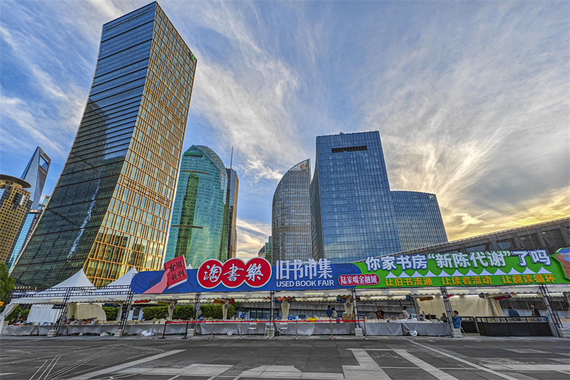 Shanghai : la joie de chiner des livres sur le marché du livre d'occasion