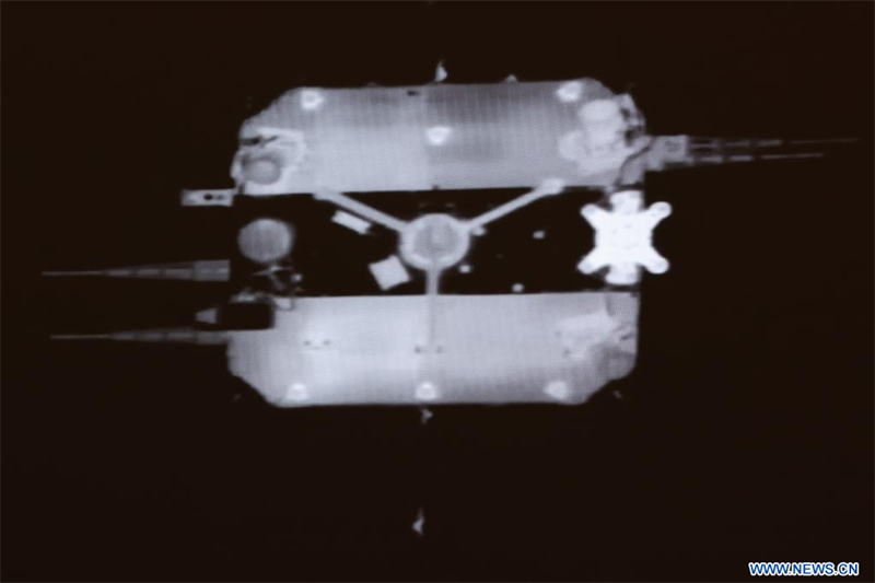 Chine : fin de l'amarrage en orbite lunaire de Chang'e-6 et transfert des échantillons au module de retour