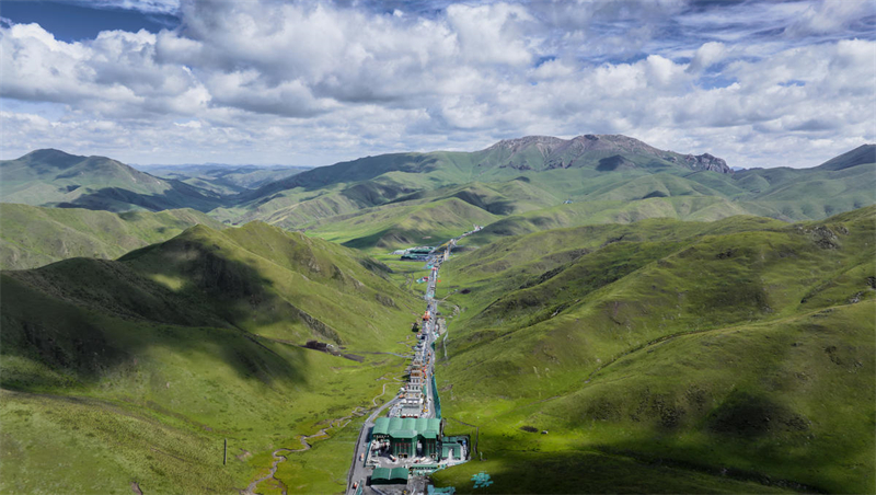 Gansu : la construction de la ligne de chemin de fer Xicheng bat son plein à Gannan