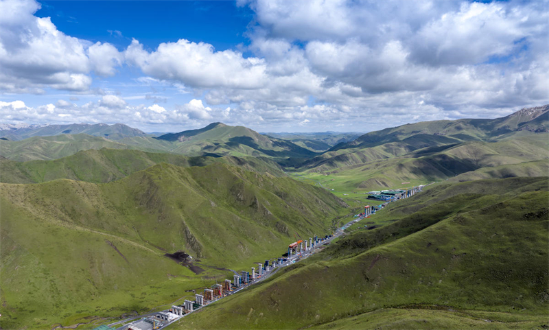 Gansu : la construction de la ligne de chemin de fer Xicheng bat son plein à Gannan