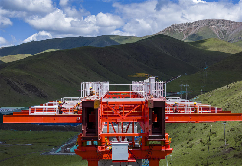 Gansu : la construction de la ligne de chemin de fer Xicheng bat son plein à Gannan