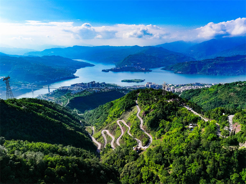 Yunnan : comment ? quatre bonnes routes rurales ? contribuent à la revitalisation rurale à Suijiang