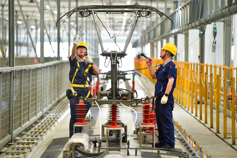 Jiangsu : la maintenance des trains UEM à Nanjing en prévision de la vague de voyages estivale