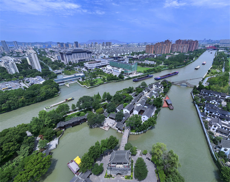 Jiangsu : les transports fluviaux sur la section de Fengqiao du Grand Canal Beijing-Hangzhou à Suzhou battent leur plein