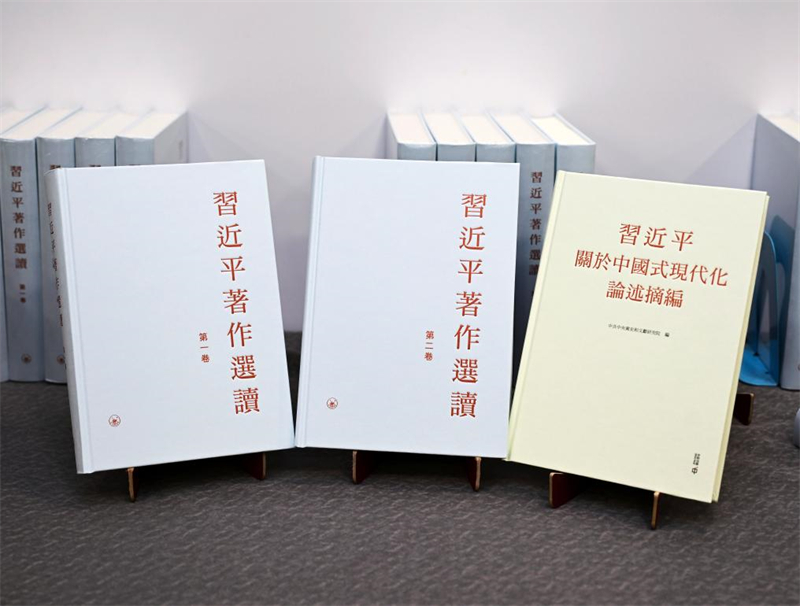 Des livres sur les travaux et remarques de Xi Jinping en caractères chinois traditionnels font leur apparition à Hong Kong