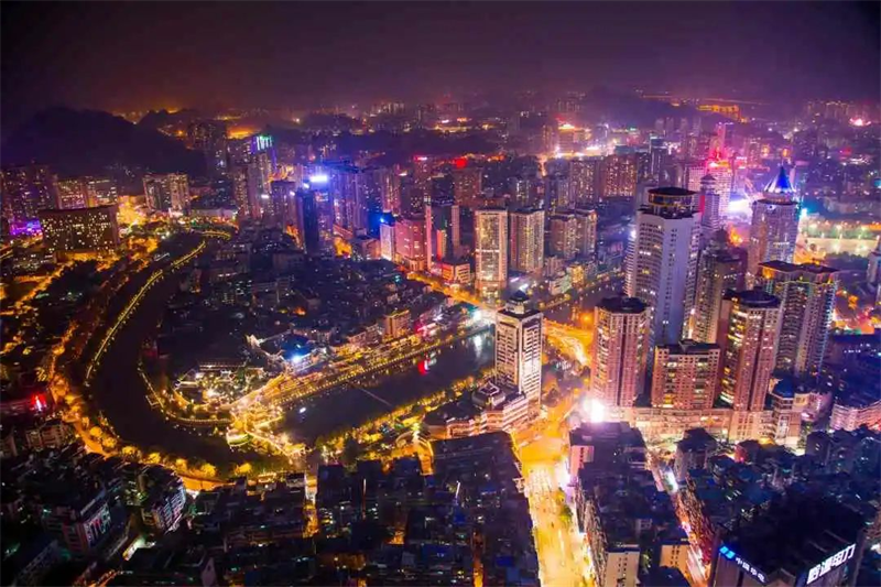 Guizhou : à Guiyang, l'? ambiance de feu ? des marchés de nuit enflamme ? l'économie nocturne ?