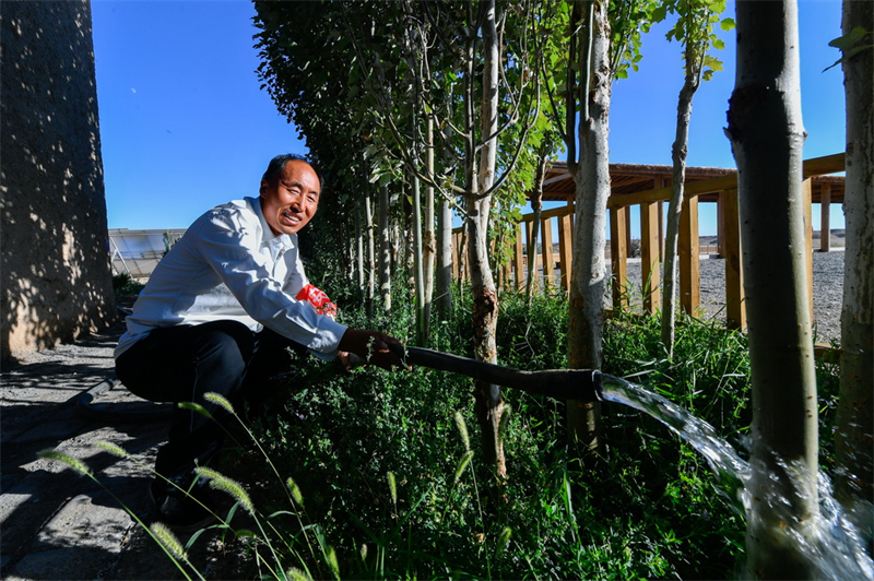 Gansu : enraciné dans le désert depuis 18 ans, le ? couple du Gobi ? veille sur la Grande Muraille des Han