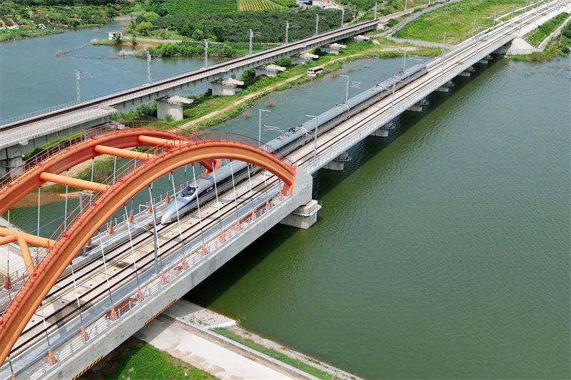 Shandong : un train d'inspection fait un essai sur la ligne à grande vitesse Weiyan à Yantai