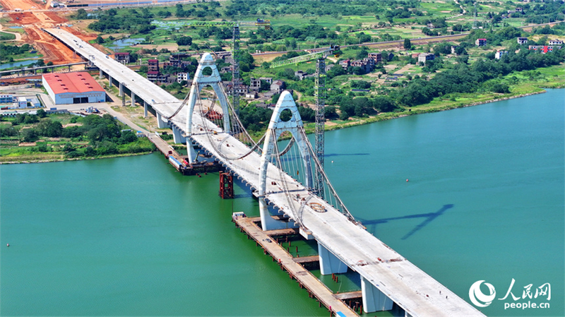 Jiangxi : Fengcheng construit un nouveau pont dans un vieux quartier pour favoriser la revitalisation des transports