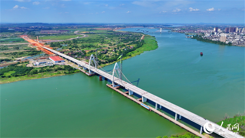 Jiangxi : Fengcheng construit un nouveau pont dans un vieux quartier pour favoriser la revitalisation des transports