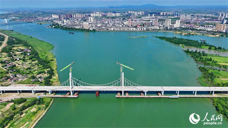 Jiangxi : Fengcheng construit un nouveau pont dans un vieux quartier pour favoriser la revitalisation des transports