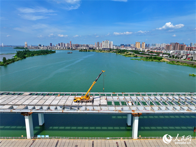 Jiangxi : Fengcheng construit un nouveau pont dans un vieux quartier pour favoriser la revitalisation des transports