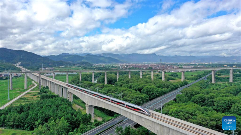 Zhejiang : lancement d'une nouvelle ligne à grande vitesse Hangzhou-Wenzhou pour renforcer l'intégration du delta du Yangtsé