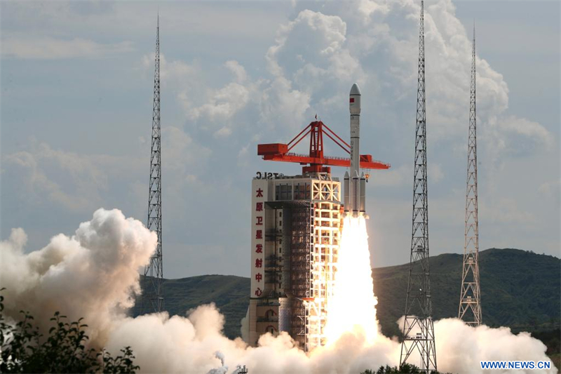 La Chine lance avec succès un nouveau groupe de satellites