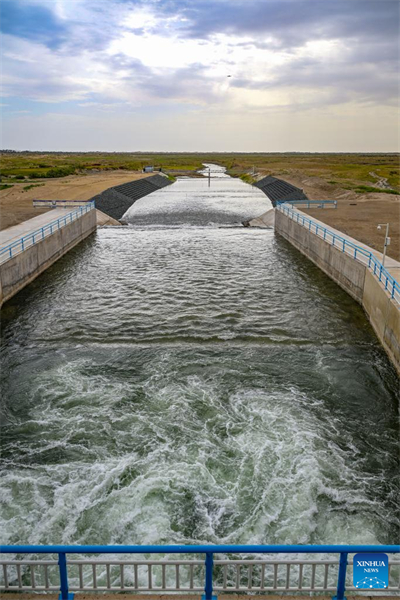 Le Xinjiang a commencé à détourner les eaux vers le plus long fleuve intérieur de Chine