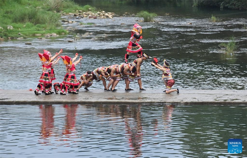 Guangxi : le canton de Wangdong veut créer une marque de ? culture de l'eau ? et stimuler le tourisme culturel ethnique