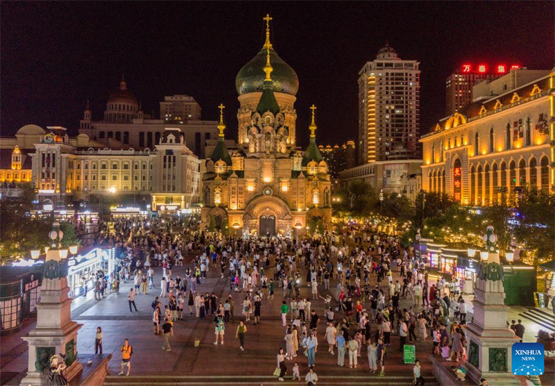 Heilongjiang : la ? ville de glace ? de Harbin reste attractive pour les touristes tout au long de l'année