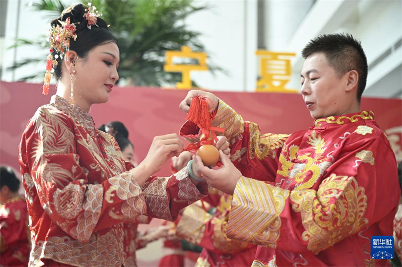 Un mariage collectif de 10 000 personnes organisé dans l'ensemble de la Chine