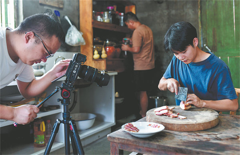 Les charmes des campagnes chinoises suscitent un attrait croissant en ligne