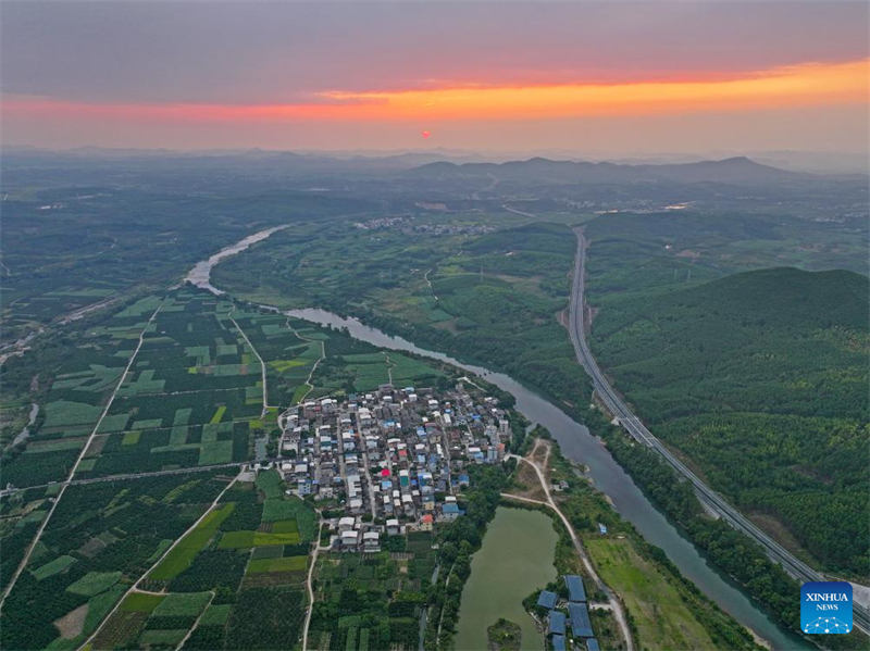 Guangxi : le village traditionnel de Nalu devient une attraction touristique et un lieu incontournable pour les voyages d'études