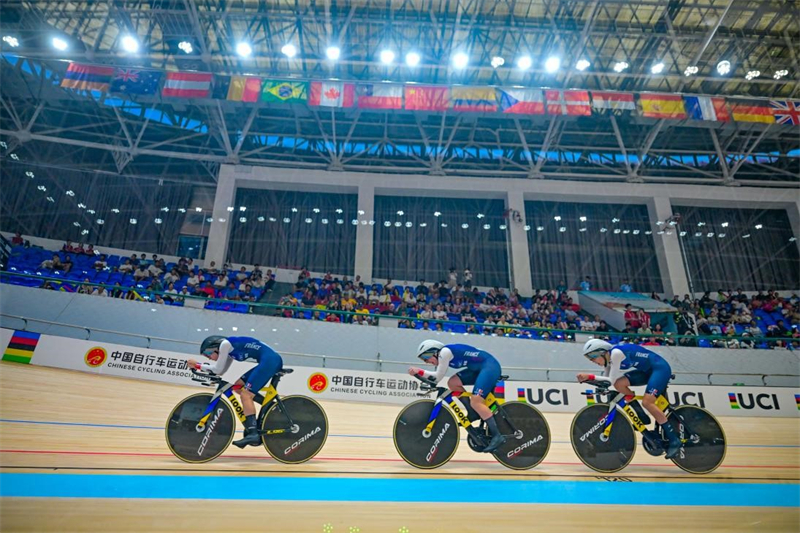 Des athlètes participent aux Championnats du monde de cyclisme sur piste juniors 2024 de l'Union cycliste internationale (UCI) qui se déroulent à Luoyang, dans la province du Henan (centre de la Chine), le 21 ao?t 2024. (Li Weichao / Pic.people.com.cn)