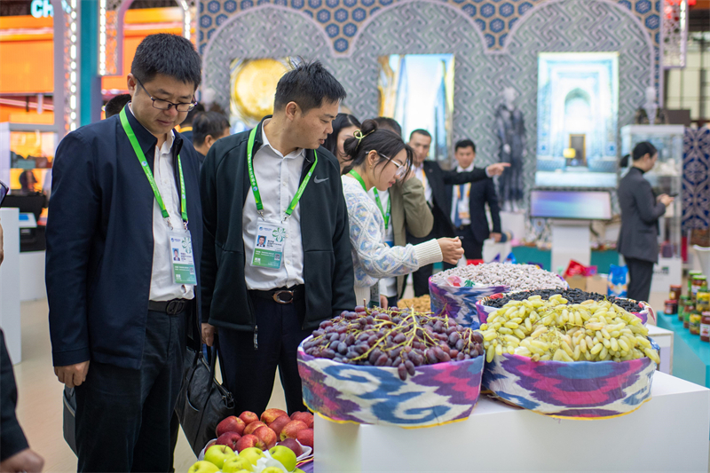 77 pays et organisations internationales présents aux expositions nationales de la CIIE à Shanghai