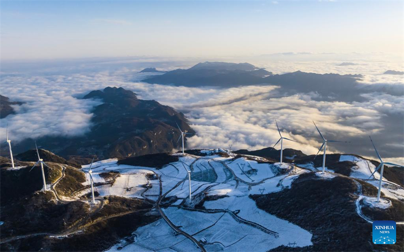 Hubei : des éoliennes sur les monts Zigui à Yichang