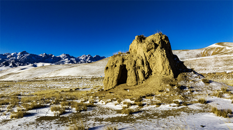 Gansu : le magnifique paysage de la Grande Muraille Ming des monts Wushaoling à Tianzhu