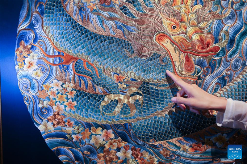 Histoire en photos d'une héritière de la broderie de Beijing