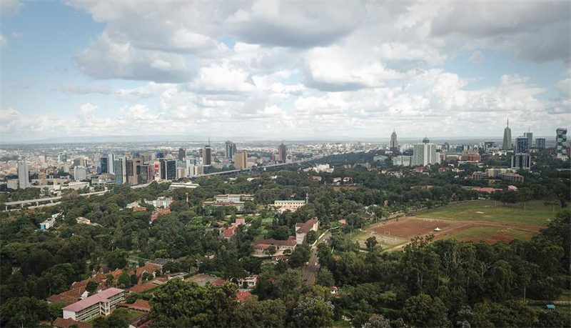 Photo prise le 3 avril 2024 montrant une vue panoramique de Nairobi, capitale du Kenya. (Xinhua/Han Xu)