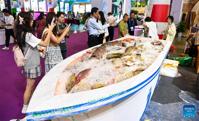 Hainan : ouverture de la 27e Foire commerciale internationale d'hiver de Chine à Haikou