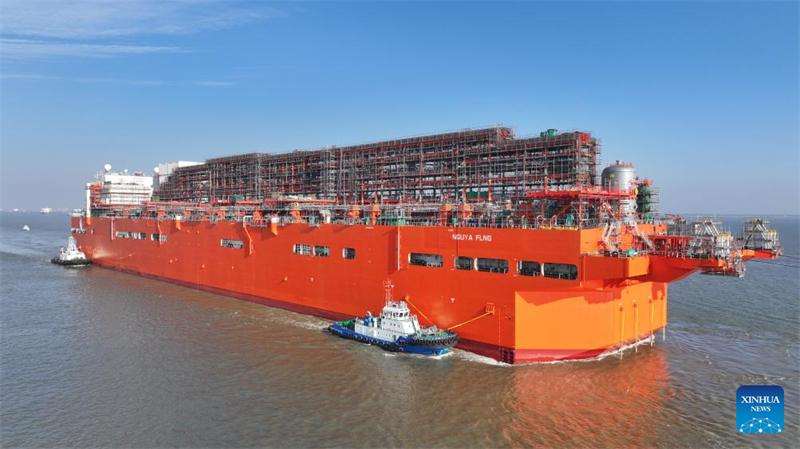 Jiangsu/Zhejiang : la première installation de FLNG à grande échelle fabriquée en Chine transférée de Nantong à Zhoushan