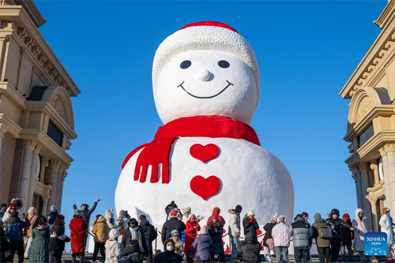 Heilongjiang : un bonhomme de neige géant installé à Harbin