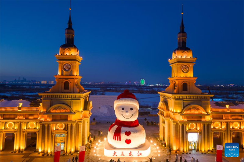 Heilongjiang : un bonhomme de neige géant installé à Harbin