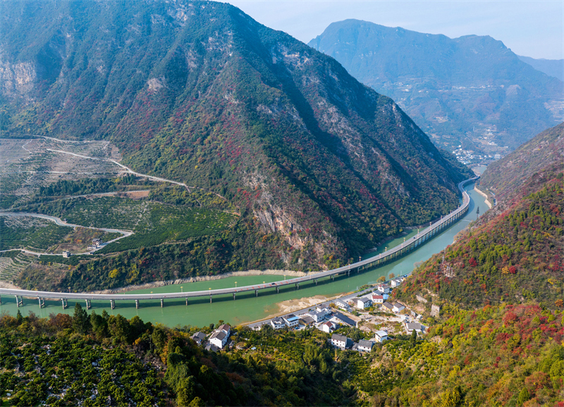 Hubei : la ? route aquatique ? colorée de Yichang