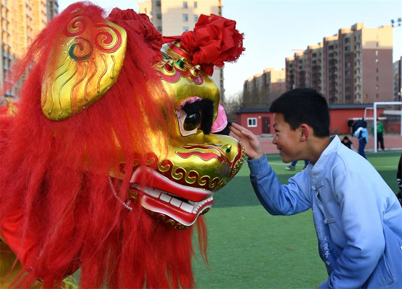 Hebei : l'art traditionnel de la danse du lion de Cangxian perpétué grace à un soutien local