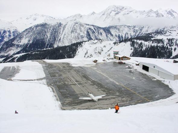 L'aéroport de Courchevel, France