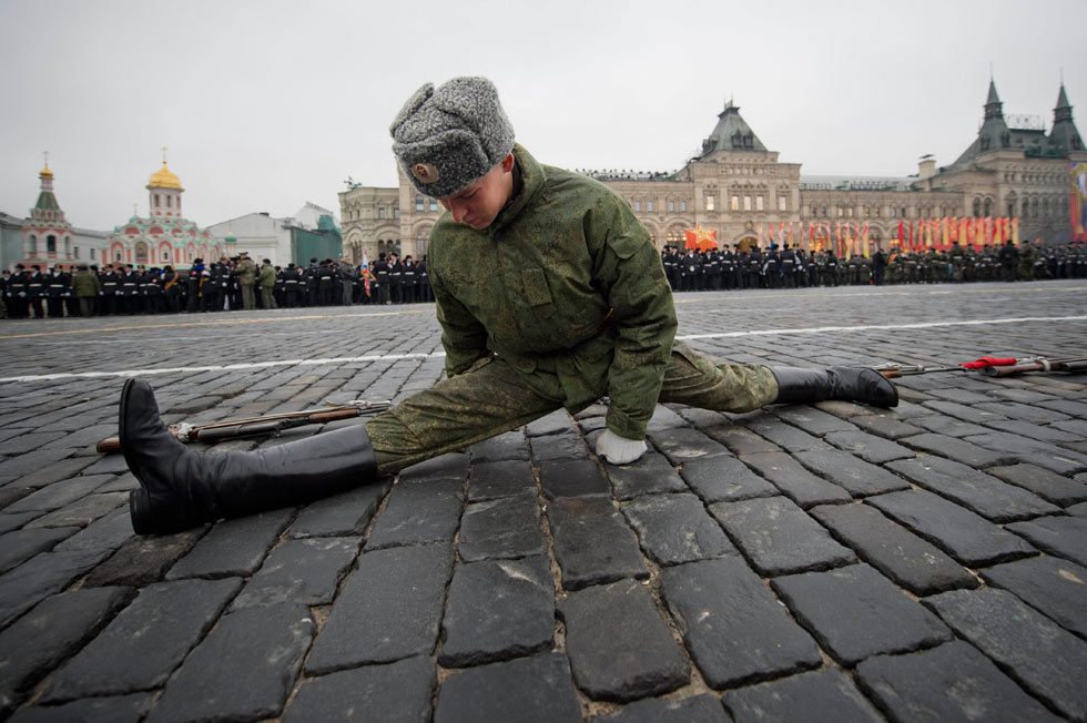 Des soldats russes participant à la répétition du  défilé militaire.