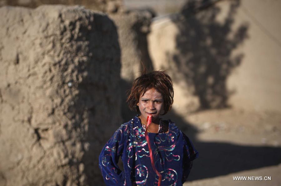 Un enfant dans un camp de déplacés à Kaboul, capitale afghane, le 10 novembre 2012.