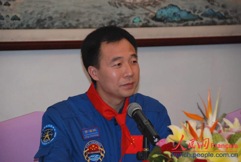 Zhuhai accueille les trois ta?konautes du Shenzhou-9 (4)