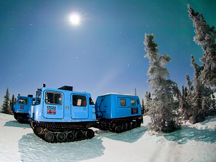 Le centre de loisir de la rivière Chena, Alaska, Etats-UnisVous pouvez vous y promener à pieds, en ski ou en VTT des neiges (on vous recommande une balade à vélo de trois à quatre heures le long de la rivière Colorado ). La zone Yukon est ouverte aux touristes à partir de 16 février, vous pourrez y admirer les courses de chiens de tra?neau et l'aurore boréale.