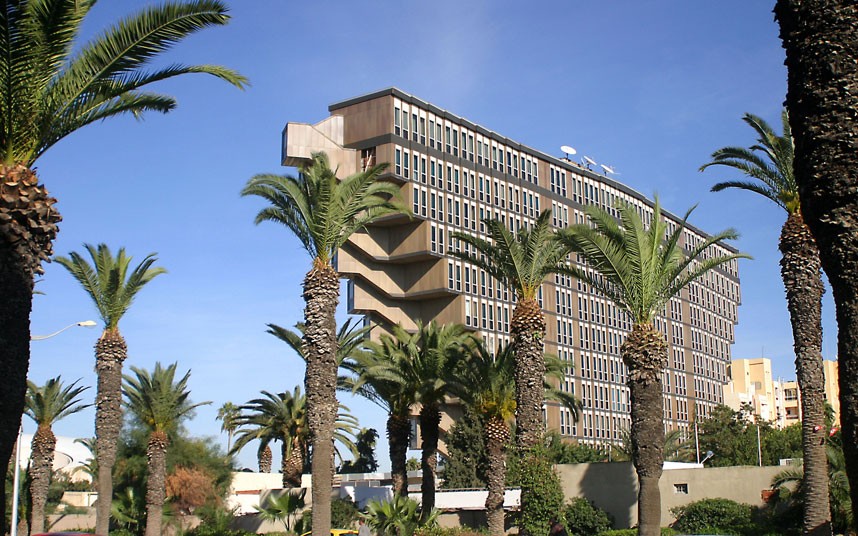 Le Grand H?tel du Lac, TunisieDe la forme d'une pyramide inversée, le Grand H?tel du Lac en Tunisie représente typiquement le style sauvage des années 70, qui provoque un fort sentiment d'oppression.