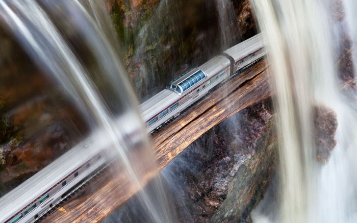 Un photographe traverse le Canada avec son train miniature